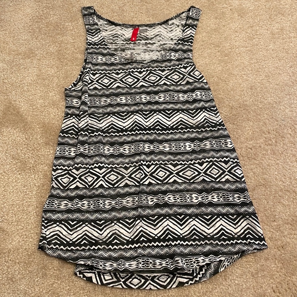H&M - Black and White Loose T-shirt - Patterned